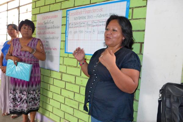 In Peru, UNICA members met with the Special Advocate to tell her how they make collective decisions about financial planning and management. Photo credit: Amina Tirana