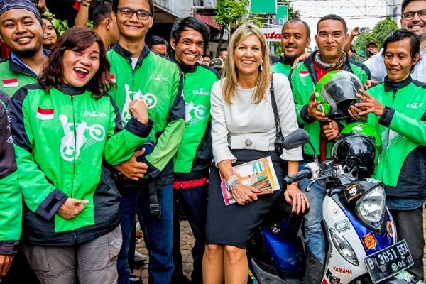 Thousands of Go-Jek drivers—including women drivers like Nilawati, far left—are actively using digital financial services as a result of their partnership with Go-Jek. The company has also facilitated access to loans and insurance for its partners. Photo credit: Robin Utrecht